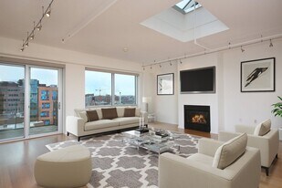 25 Channel Center St in Boston, MA - Building Photo