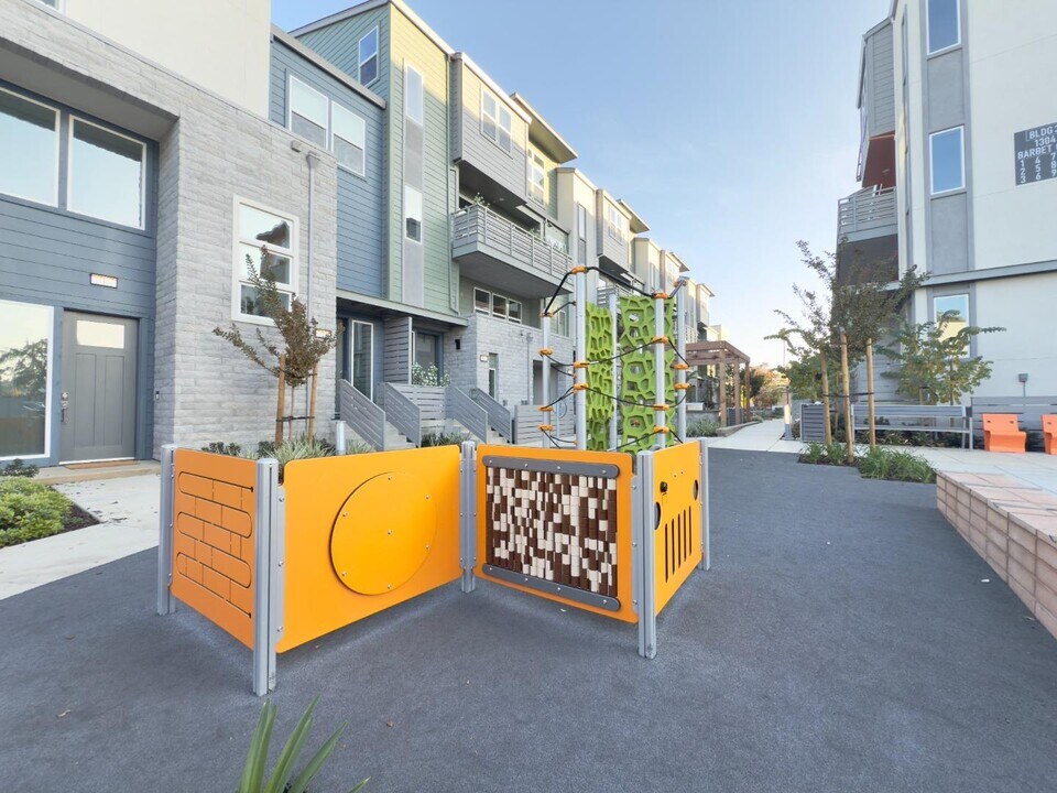 1303 Besra Ter in Sunnyvale, CA - Building Photo