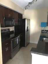2321 NW 33rd St, Unit 214 in Oakland Park, FL - Foto de edificio - Building Photo