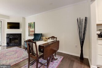 2925 S Woodstock St, Unit 2925 S Woodstock St Apt D in Arlington, VA - Foto de edificio - Building Photo