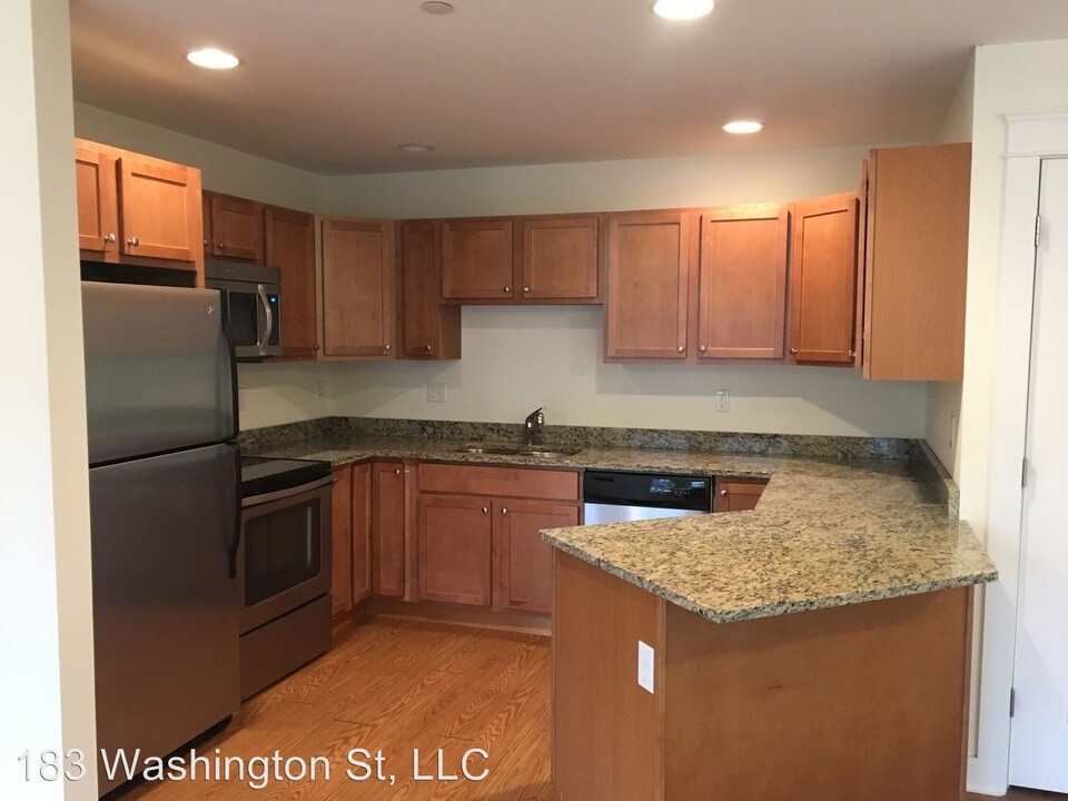 6 Truman Cir in Rochester, NH - Building Photo