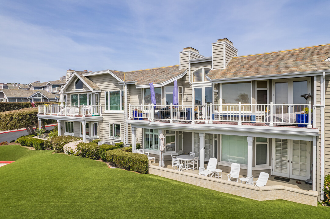 Lantern Bay Villas in Dana Point, CA - Building Photo