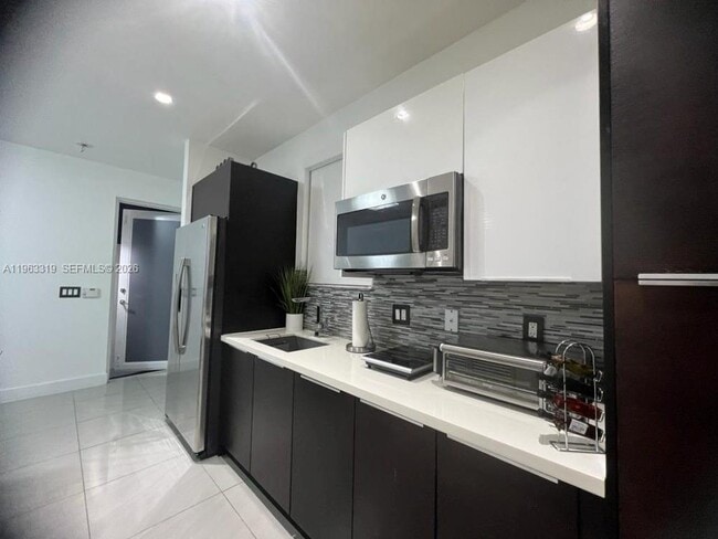 6312 NW 105th Pl in Doral, FL - Building Photo - Building Photo