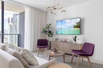 159 NE 6th St, Unit 3002 in Miami, FL - Foto de edificio - Building Photo
