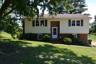 305 Elmwood Dr