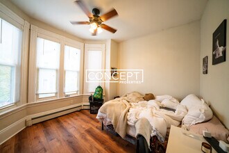 719 Parker St, Unit 2 in Boston, MA - Foto de edificio - Building Photo