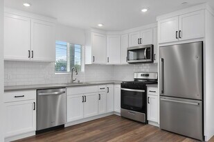 Quattro Apartments in Sylmar, CA - Building Photo