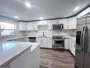 3402 W Van Buren Dr in Tampa, FL - Building Photo - Building Photo