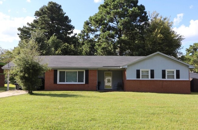 property at 1605 Dartmore Dr N