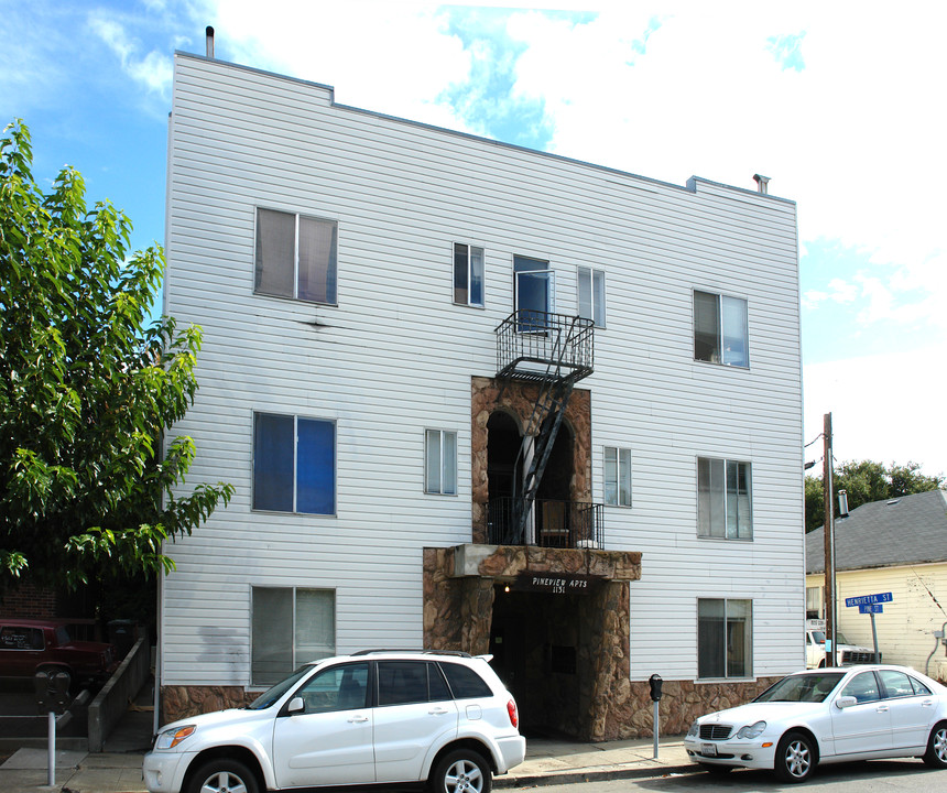 Pineview Apartments in Martinez, CA - Building Photo