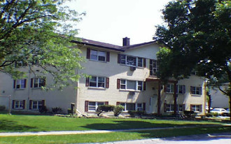 325 W Park Ave in Addison, IL - Building Photo