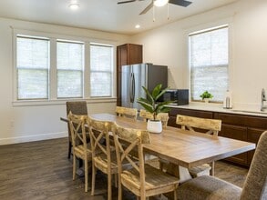 Falls at Riverwoods Apartments and Townhomes in Logan, UT - Foto de edificio - Building Photo