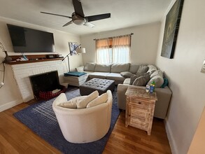 15 Reservoir Rd, Unit 1 in Chestnut Hill, MA - Building Photo - Building Photo