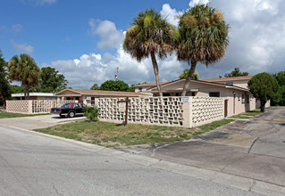 Pineridge Apartments in Cocoa, FL - Building Photo - Building Photo