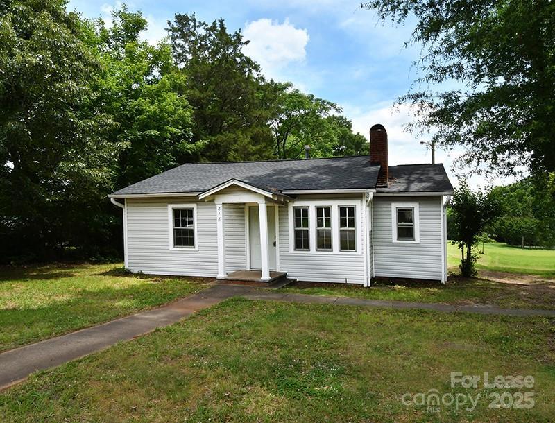 818 Radio Rd in Statesville, NC - Foto de edificio