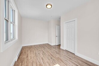 465 E 8th St, Unit 3 in Boston, MA - Building Photo - Building Photo
