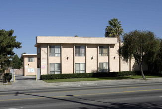 14019 Sherman Way in Van Nuys, CA - Building Photo - Other