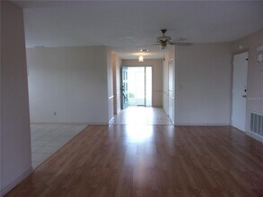 402 La Jolla Ave in Sun City Center, FL - Building Photo - Building Photo