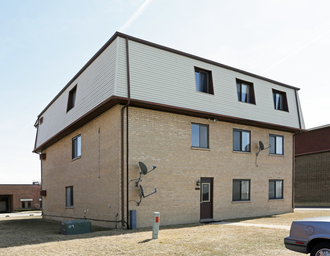 1050 Judson St in Bensenville, IL - Foto de edificio - Building Photo