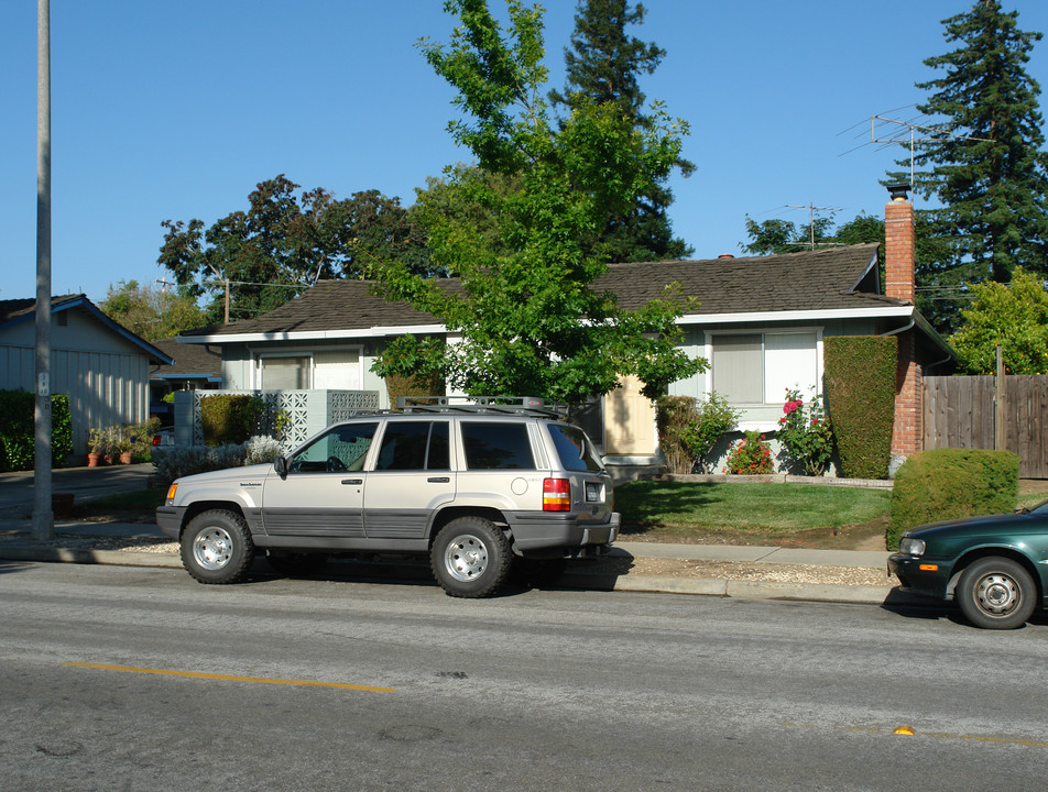 1355 Kingfisher Way in Sunnyvale, CA - Building Photo