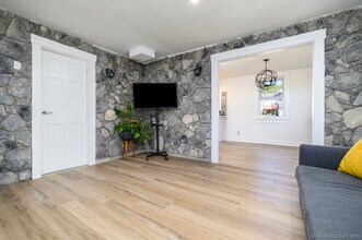33 Hirsch Rd in Stamford, CT - Building Photo - Building Photo