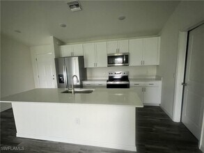 1711 NW 10th Pl in Cape Coral, FL - Building Photo - Building Photo