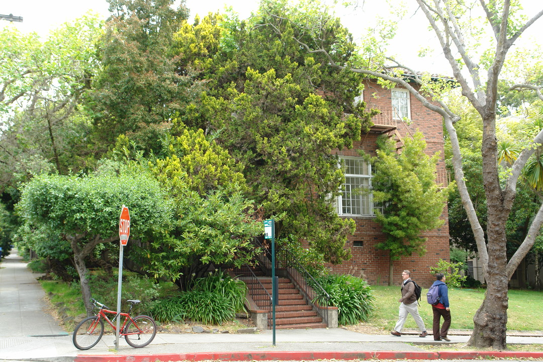 2510 Le Conte Ave in Berkeley, CA - Building Photo