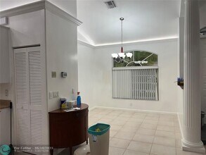 7400 SW 37 Ct in Davie, FL - Building Photo - Building Photo