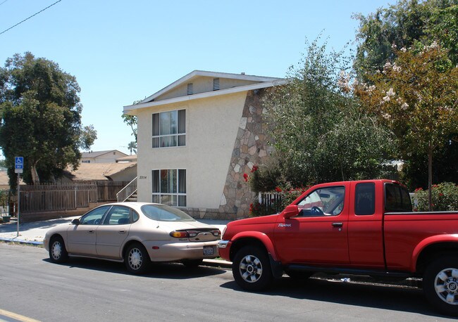 3354 32nd St in San Diego, CA - Foto de edificio - Building Photo