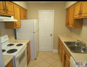 2021 S Brightside View Dr, Unit e in Baton Rouge, LA - Building Photo - Building Photo