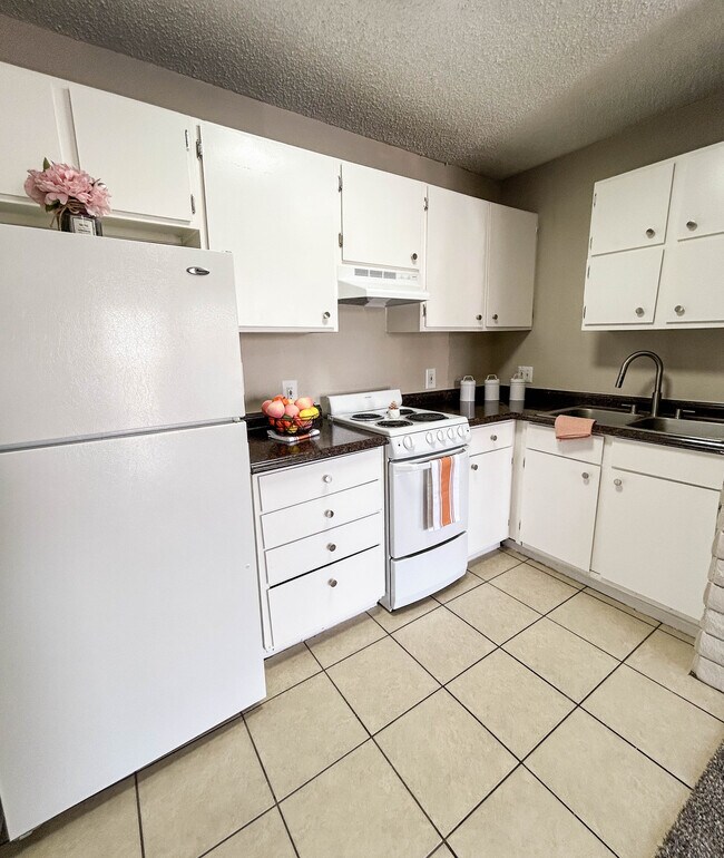 Katie Court Apartments in Las Vegas, NV - Building Photo - Building Photo