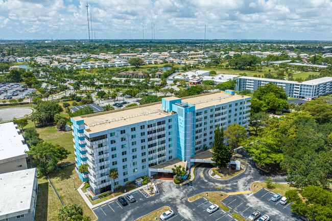 Hillcrest No.20 in Hollywood, FL - Foto de edificio - Building Photo