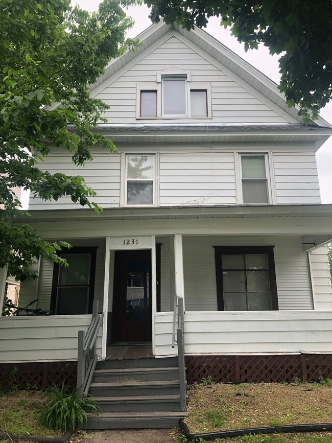 property at 1231 8th St SE