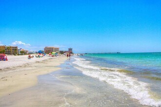 16333 Gulf Blvd in Redington Beach, FL - Building Photo - Building Photo