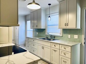 223 Shadwell Dr in San Antonio, TX - Building Photo - Building Photo