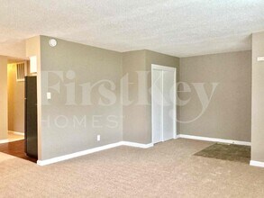 4712 Payton Ave in Lawrence, IN - Foto de edificio - Building Photo