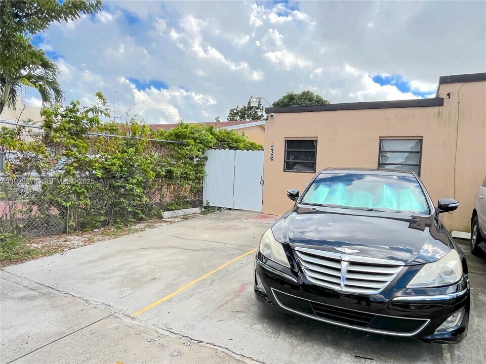 236 E 14th St in Hialeah, FL - Building Photo