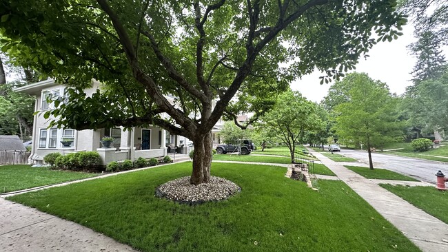 6020 McGee St in Kansas City, MO - Building Photo - Building Photo