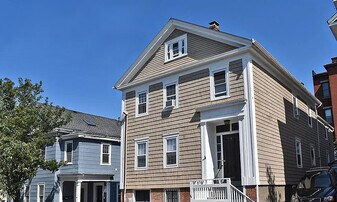 69 Arnold St, Unit 1st Fl. in Providence, RI - Building Photo