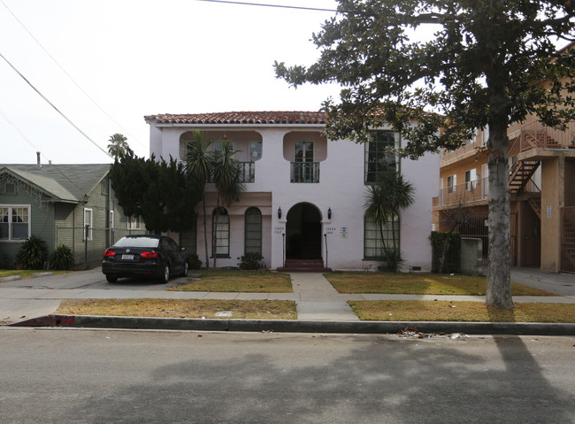 1340 E Harvard St in Glendale, CA - Foto de edificio - Building Photo