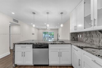 7707 Camino Real in Miami, FL - Building Photo - Building Photo