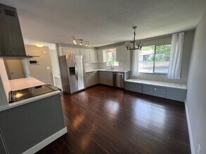 1314 Red Apple Rd in Wenatchee, WA - Foto de edificio - Building Photo