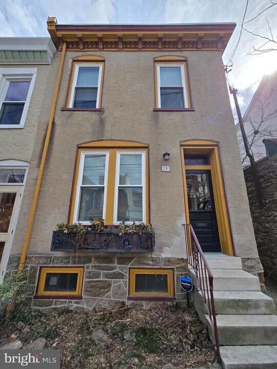 293 Hermitage St in Philadelphia, PA - Building Photo