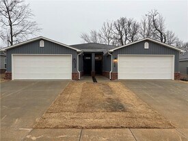 6608 NW Altus St in Bentonville, AR - Building Photo