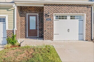 305 Masters Way in Dickson, TN - Building Photo - Building Photo