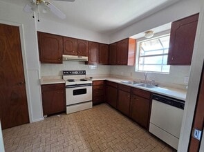 704 Arrow Ln in Kerrville, TX - Building Photo - Building Photo