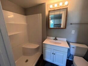 1342 18th Ave in East Moline, IL - Building Photo - Building Photo
