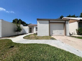 151 Mariposa in Winter Haven, FL - Building Photo