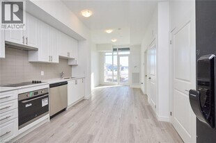 461 Green Rd in Hamilton, ON - Building Photo