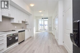 461 Green Rd in Hamilton, ON - Building Photo - Building Photo